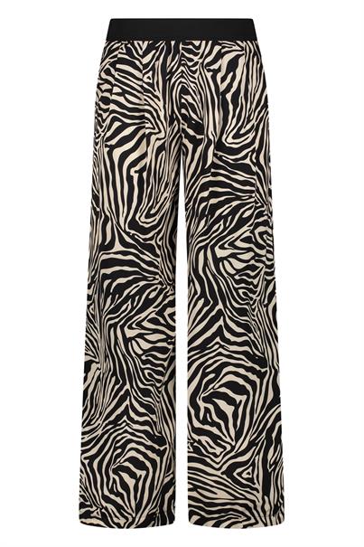 In shape Broek Carlijne