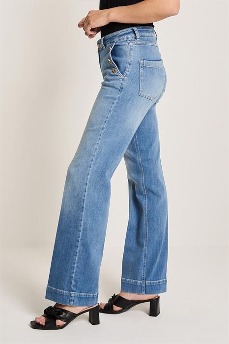 Para Mi Jeans Eve Button
